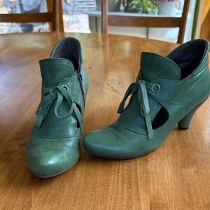 Elegant Green Heeled Shoes